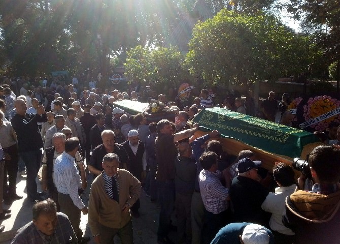 Bakan Zeybekci, Aydın’da Akrabasının Cenazesine Katıldı