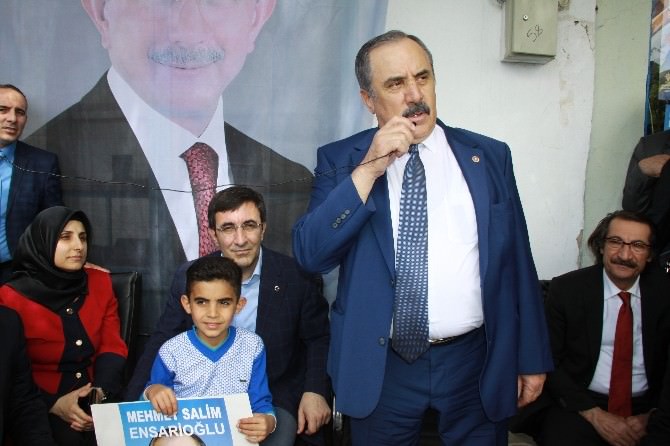 AK Parti Adayları Seçmenleri İle Buluşuyor