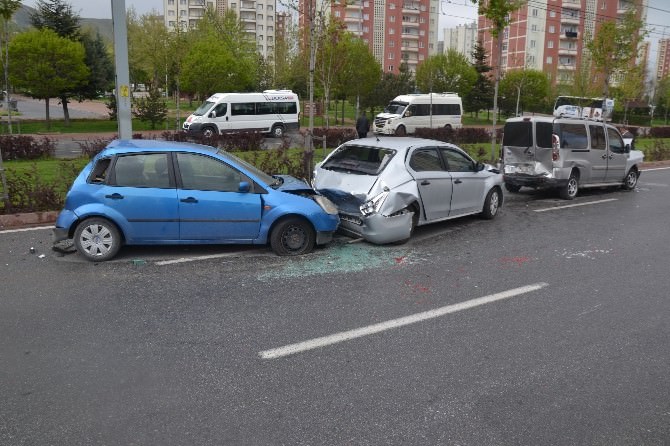 Kayseri’de Zincirleme Trafik Kazası: 7 Yaralı