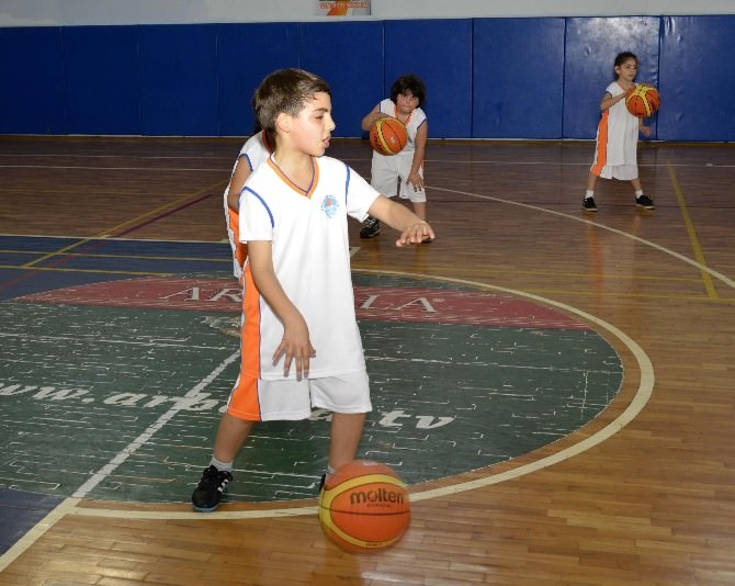 Mersin’de Basketbol Akademisi Açıldı