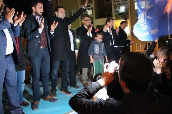 Uşak AK Parti Milletvekili Adayları TOKİ’de Vatandaşla Buluştu