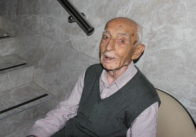 Sahte Polis Kuyumcu Soyuldu Diyerek Yaşlı Adamın 221 Bin Lirasına Dolandırdı