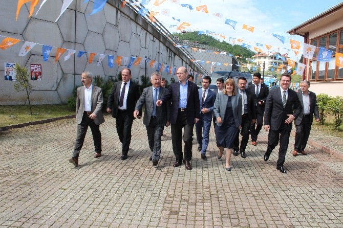 AK Parti Trabzon Milletvekili Adayı Soylu, Beşikdüzü’nde STK’larla Buluştu