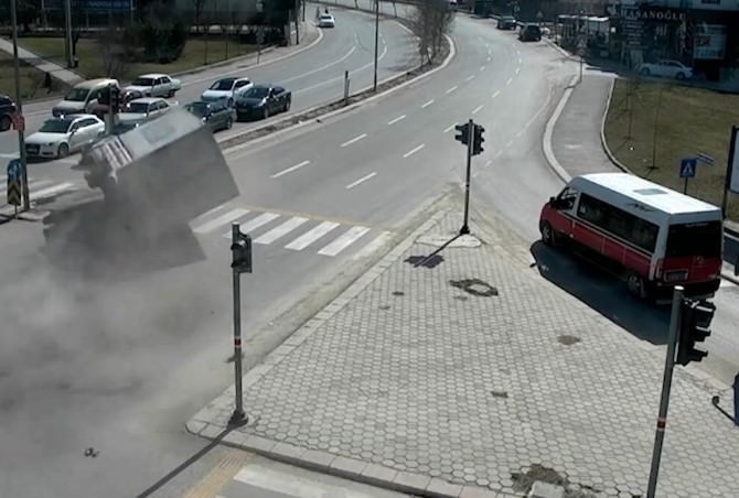 Eskişehir’de MOBESE Kameralara Yansıyan Kazalar
