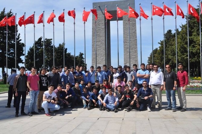 Kütahya Belediyesi, 44 Yabancı Uyruklu Öğrenciyi Çanakkale’ye Götürdü