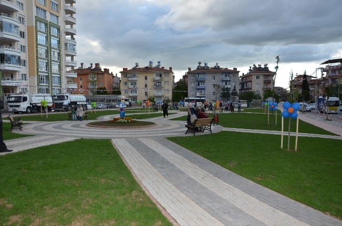 Yeşilyurt Belediyesi 10 Parkı Hizmete Açtı