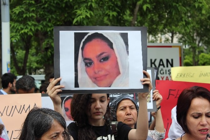 Kadınlar, İran’da Ki İntihar Olayıyla İlgili Açıklama Yaptı