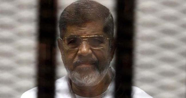 Mursi üniversitedeki görevinden azledildi