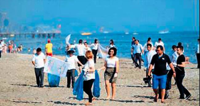 200 gönüllü sahili pırıl pırıl yaptı