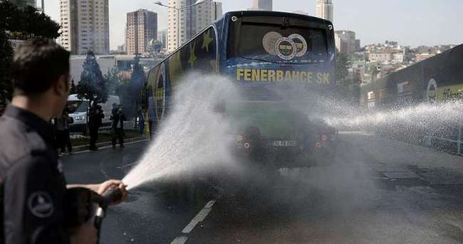 Fenerbahçe Ülker itfaiye aracı ile uğurlandı