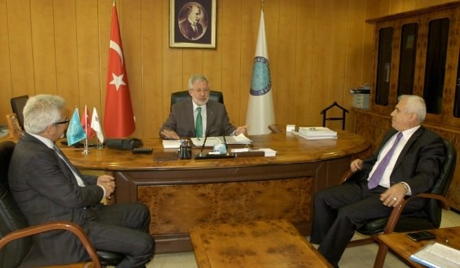 Başkan Mustafa Bozbey’den Rektör Ulcay’a ‘Hayırlı Olsun’ Ziyareti