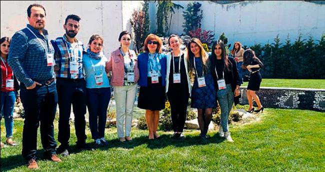 YDÜ’nün hemşire adayları Kayseri’de kongreye katıldı