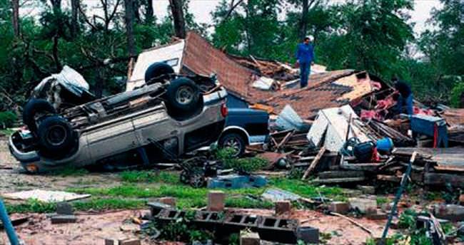 Kasırga iki can aldı