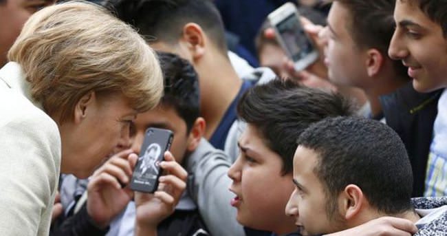 Merkel Türk öğrencilere Atatürk’ü sordu