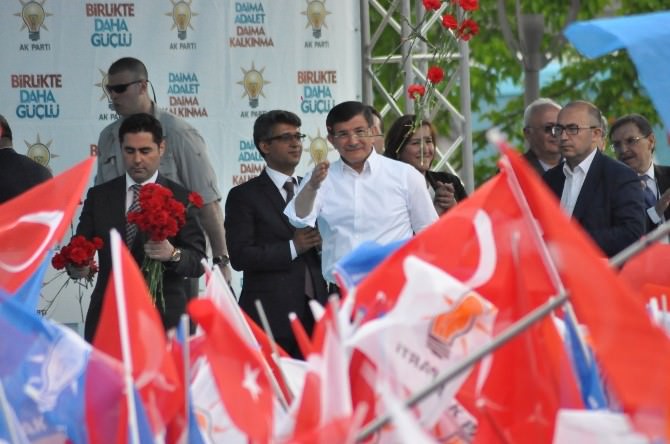 Başbakan Davutoğlu, Uşak’tan Ayrıldı