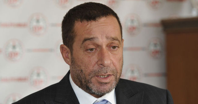 KKTC’de Başbakan yardımcısı Serdar Denktaş görevinden istifa etti