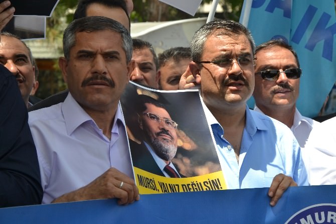 Memur-sen İl Temsilciliği Mursi’ye Verilen İdam Cezasını Protesto Etti