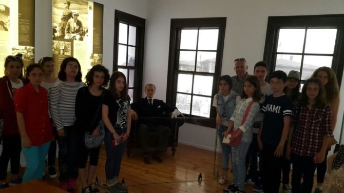 Süleymanpaşa Belediye Başkanı Eşkinat, Atatürk Konulu Şiir Yarışması Birincilerini Selanik’e Götürdü