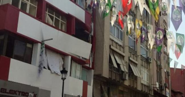 Adana HDP’ye bomba koyan kişinin eşkali tespit edildi