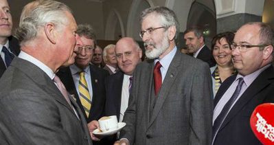 Prens Charles, Sinn Fein lideri Gerry Adams’la bir araya geldi
