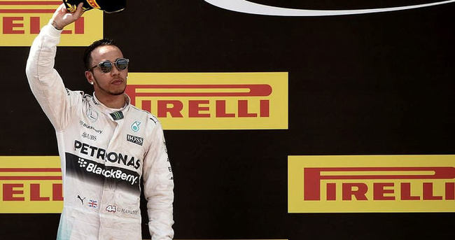 Hamilton, Mercedes ile sözleşme yeniledi