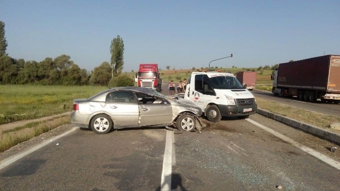 Beyşehir’de Otomobil Takla Attı: 3 Yaralı