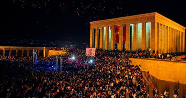 Anıtkabir’de türkülü 19 Mayıs kutlaması