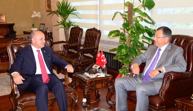 Büyükelçi Tüymebayev’den Vali Çakacak’a Ziyaret