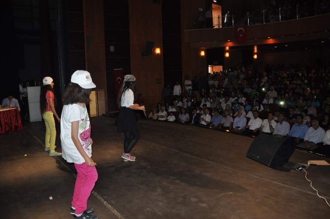 Kahta’da İngilizce Şarkı Ve Skeç Yarışması Yapıldı