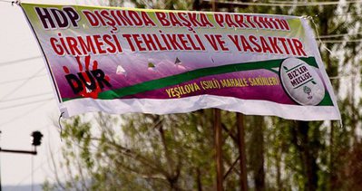 Van Erciş’te HDP’nin tehdit içerikli pankartına tepki