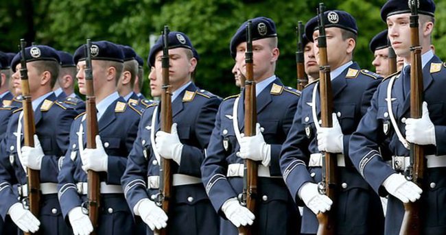 Alman ordusu imam arıyor