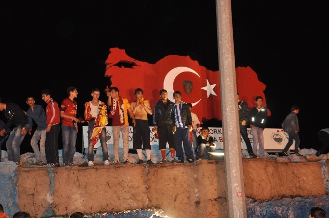 Muş’ta Galatasaray’ın Galibiyet Sevinci