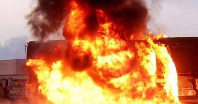 Libya’da savaş uçakları petrol tankerine saldırdı