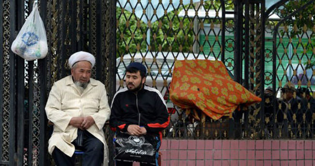 Tacikistan’dan Uygurları Çin’e iade sözü