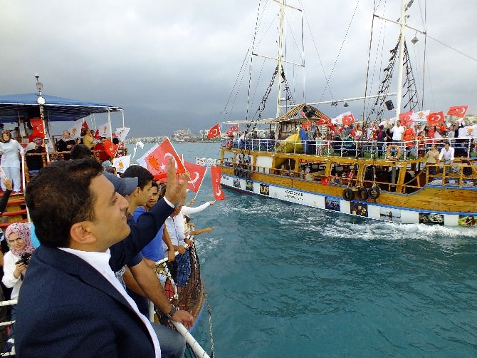 AK Parti’li Aday Gençlere Ve Çocuklara Tekne Turu Düzenledi