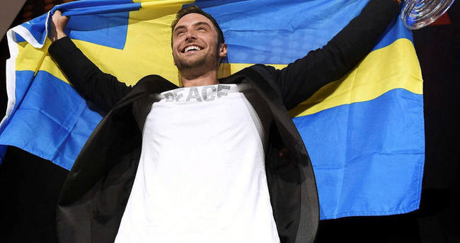 Eurovision birincisine 2. bayrak tepkisi