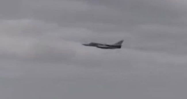 Rus savaş uçaklarından Amerikan muhribine yakın geçiş