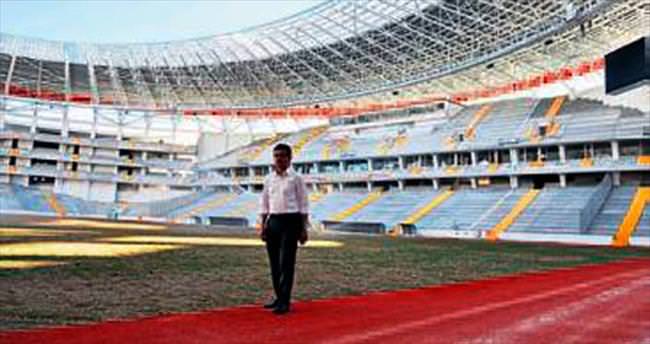 Antalyasporlu Uslu yeni stadı inceledi