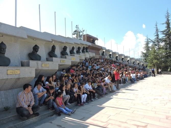 344 Öğrenciye Bilecik Gezisi
