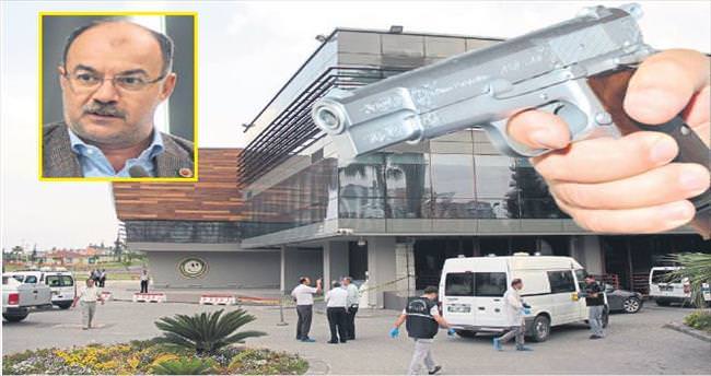CHP’li meclis üyesini belediyede vurdular