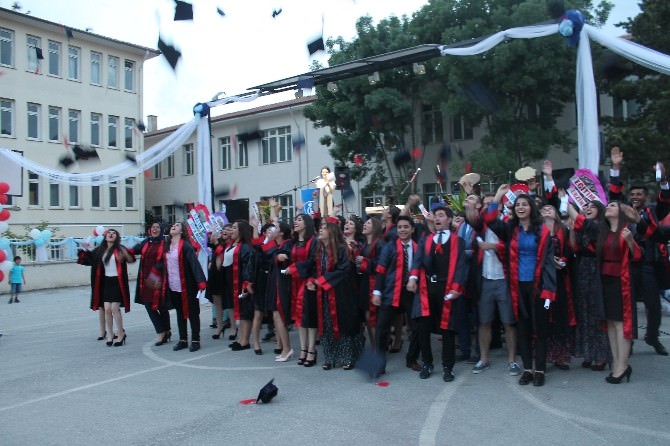 Tarihi Erzincan Lisesi 65. Mezunlarını Coşkuyla Uğurladı