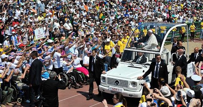 Papa Franciscus Bosna Hersek’te ayin yönetti