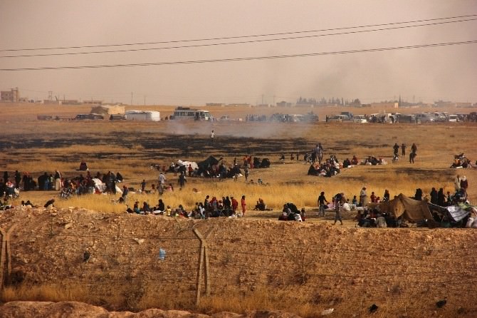Çatışmalardan Kaçan Suriyeliler Sınıra Dayandı