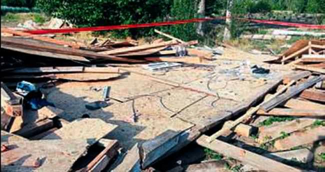 Kiremit döşerken çatı çökünce ev sahibi öldü