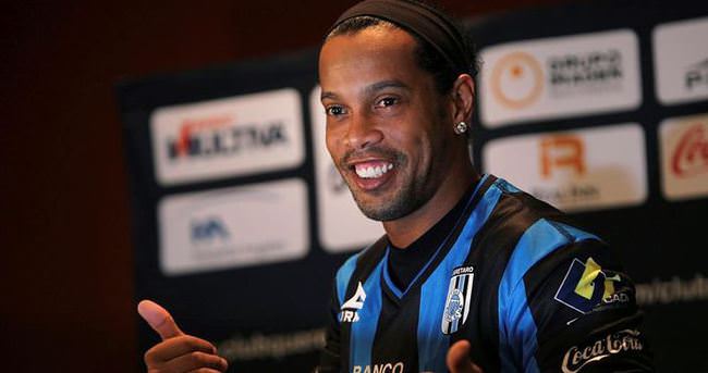 Ronaldinho yol ayrımında