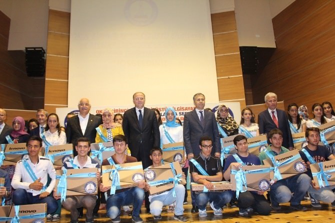 Şahinbey Belediyesi’nden 118 Okul Birincisine Dizüstü Bilgisayar