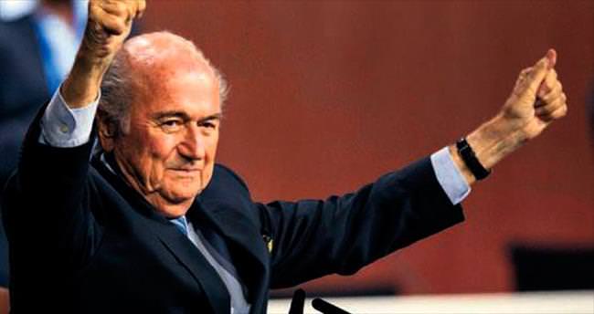 Bomba iddia: Blatter dönecek!