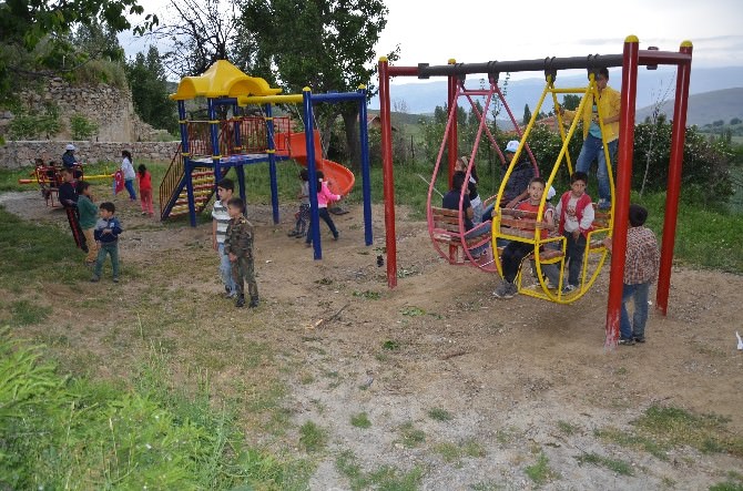 Tokat’ta 160 Köye Çocuk Oyun Parkı