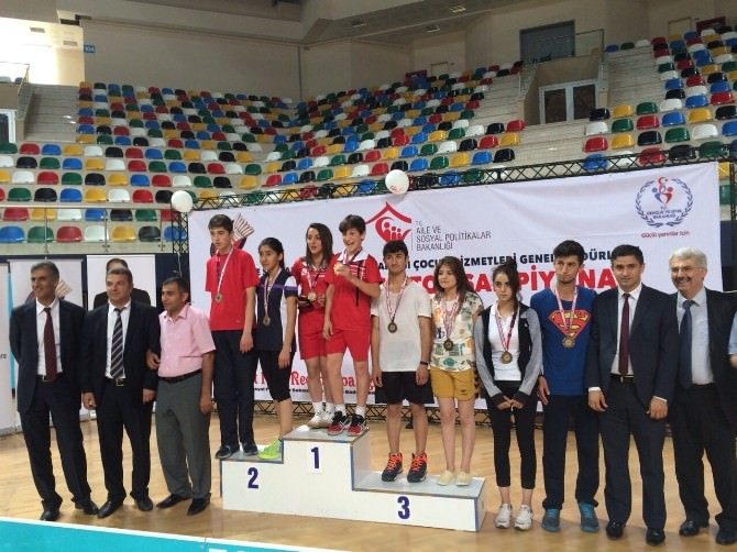 Türkiye Badminton Şampiyonası’nda, Erzurumlu Sporcular Madalya Aldı