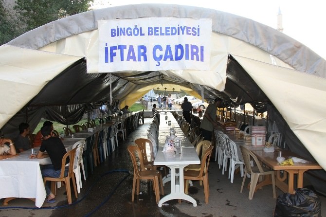 Belediye 600 Kişilik Ramazan Çadırı Kurdu